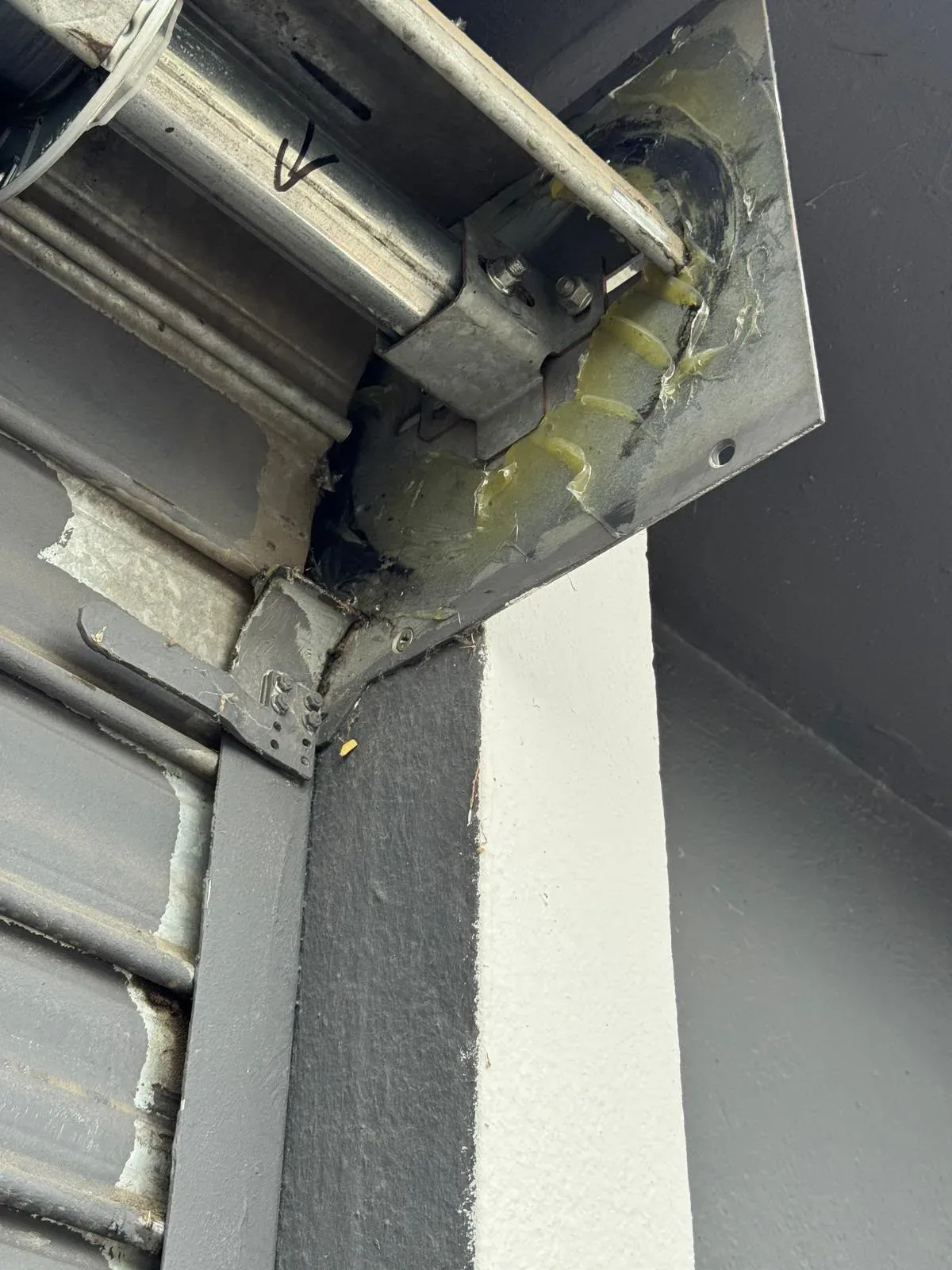 Entretien et maintenance de rideau métallique à Issy-les-Moulineaux Entretien et maintenance de rideau métallique à Issy-les-Moulineaux